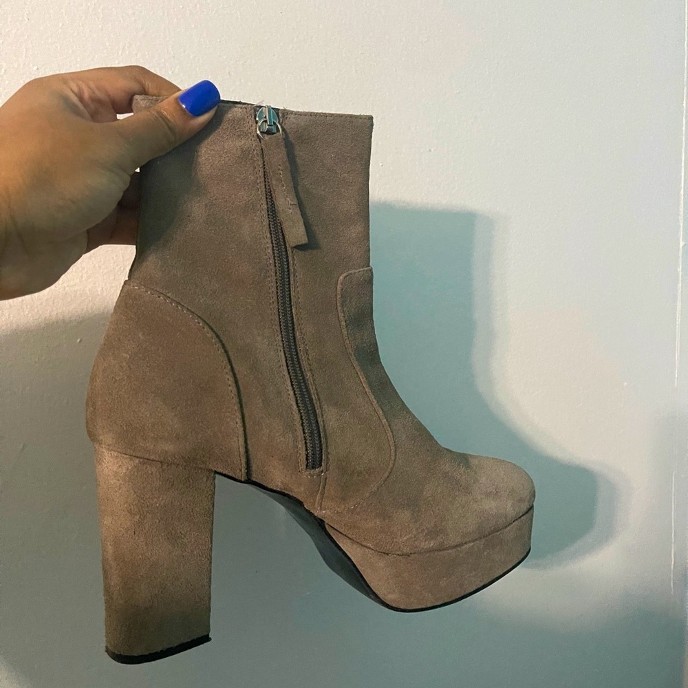 (SOLD) Grey Suede Platform Boots